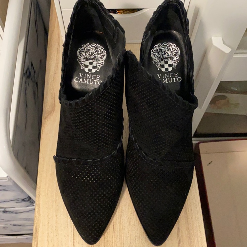 VINCE CAMUTO Shoes